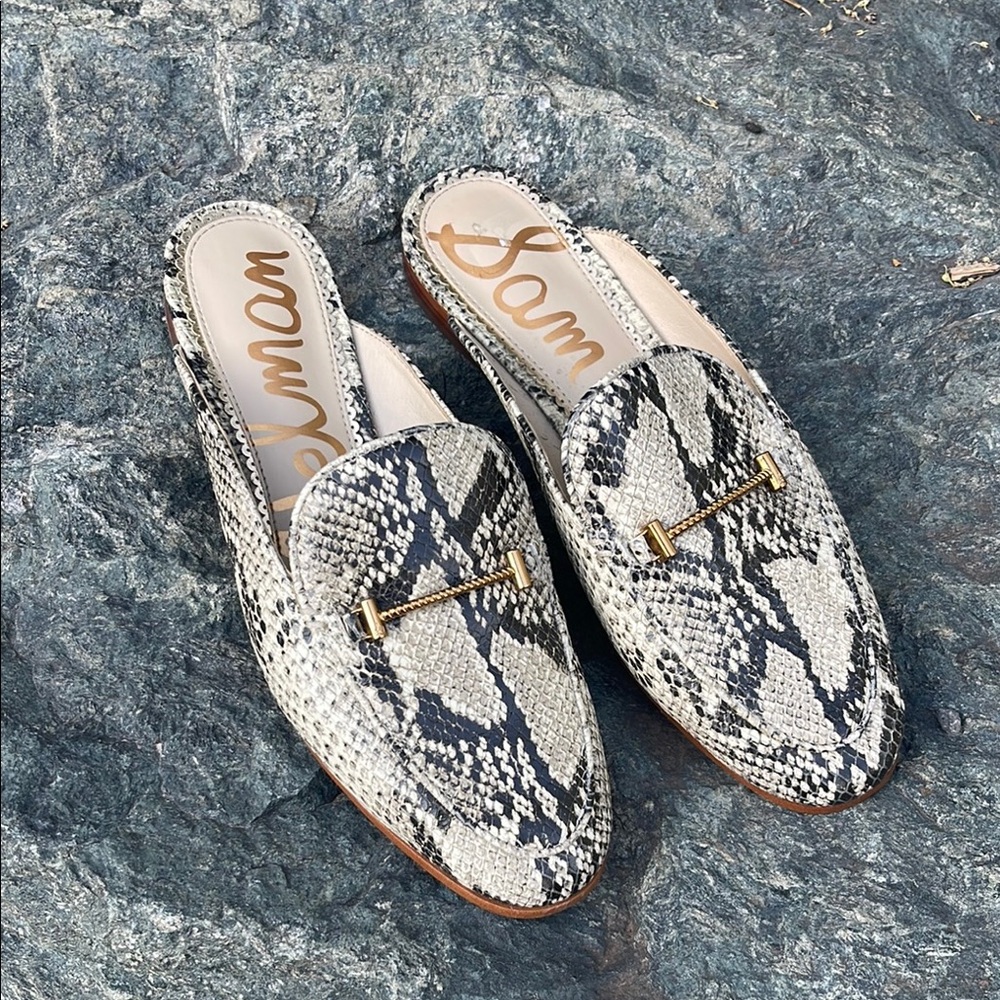Sam Edelman Black and Gray Flats with Snakeskin Texture